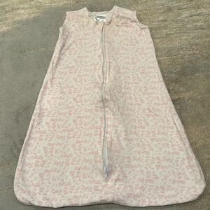 Halo sleep sack 0-6 month pink and white.